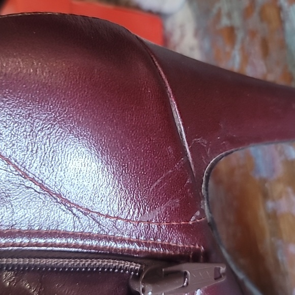 Vintage 1970s/80s Burgundy boots with heels. Side zipper. Delmar imports size 5 - Picture 6 of 10